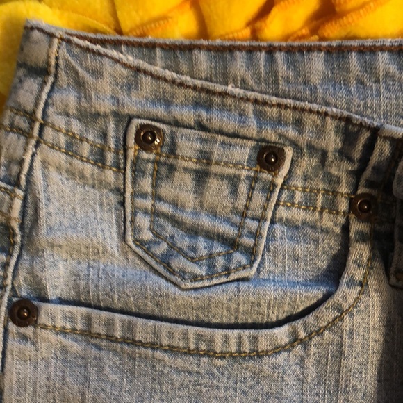 Levi Strauss Jean Shorts - Picture 4 of 10
